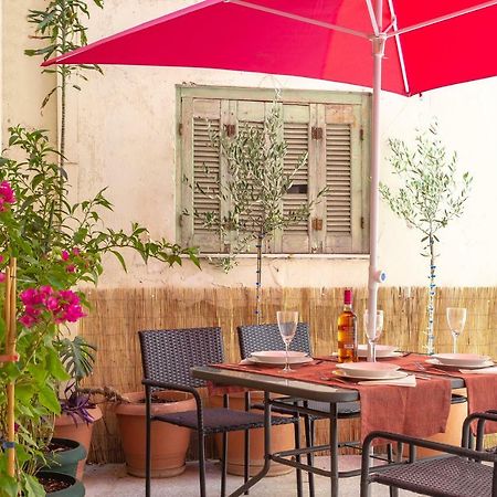 80 m2, 3 yatak odalı, 1 banyolu , Eksarhia bölgesinde Atina Dış mekan fotoğraf