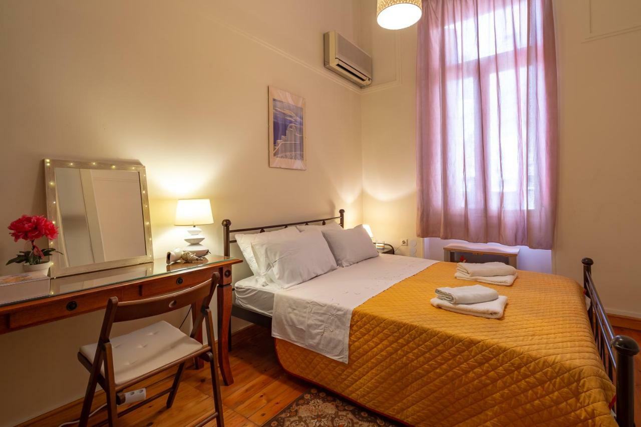 80 m2, 3 yatak odalı, 1 banyolu , Eksarhia bölgesinde Atina Dış mekan fotoğraf