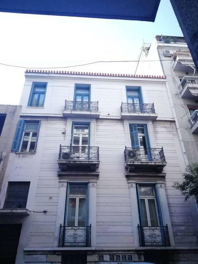 80 m2, 3 yatak odalı, 1 banyolu , Eksarhia bölgesinde Atina Dış mekan fotoğraf