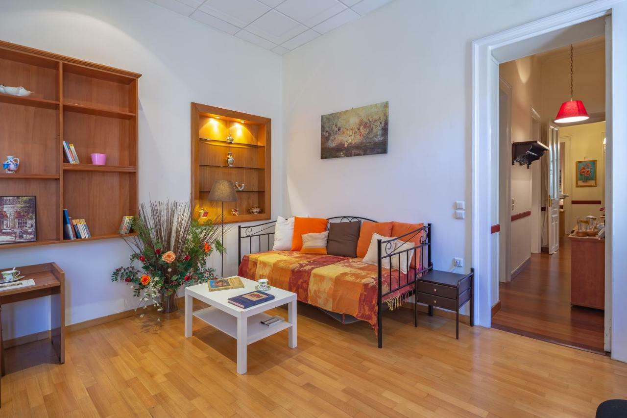 80 m2, 3 yatak odalı, 1 banyolu , Eksarhia bölgesinde Atina Dış mekan fotoğraf