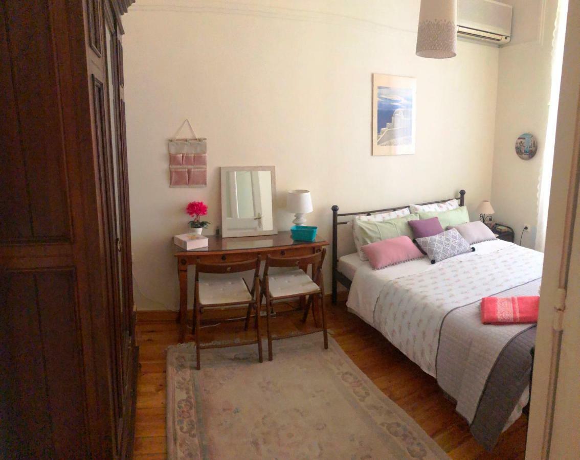 80 m2, 3 yatak odalı, 1 banyolu , Eksarhia bölgesinde Atina Dış mekan fotoğraf
